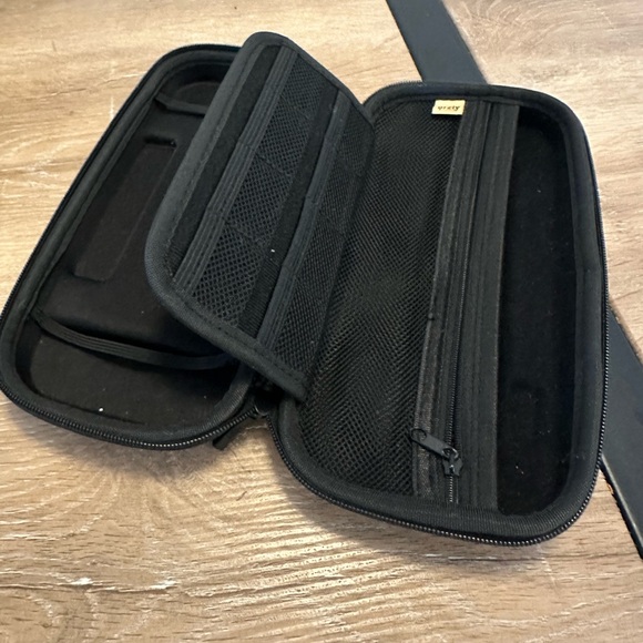 Nintendo Switch Lite Bundle - Picture 4 of 8